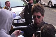 Vidéo : Noel Gallagher : à la rencontre de ses fans parisiens