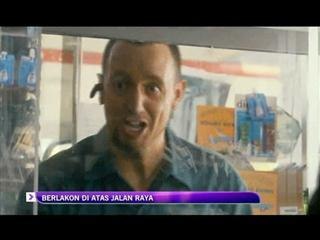 Jason Bateman berlakon atas jalan