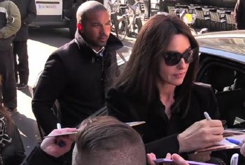 Vidéo : Monica Bellucci ravie les fans en arrivant chez RTL