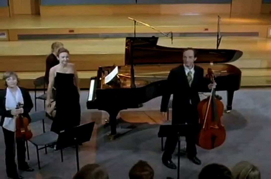 Das Mädchen, das die Seiten umblättert Trailer OV