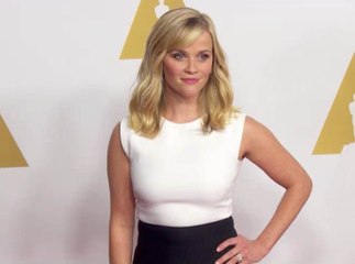 Vidéo : Reese Witherspoon sur le tapis rouge de l’Academy Awards Nominees Luncheon