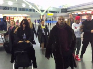 Vidéo : Kim Kardashian et Kanye West : atterrissent à NYC