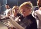 Vidéo : Margot Robbie : arrive au LAX entourée de ses fans
