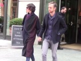 Exclu Vidéo : Anne Hathaway et Adam Shulman sortent en amoureux à NYC