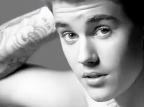 Public Zap : Justin Bieber super sexy pour Calvin Klein, vous allez adorer !