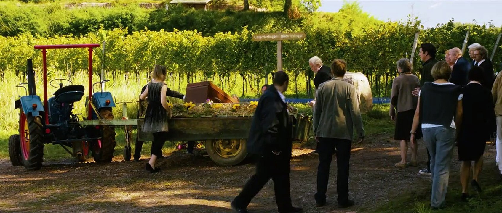 Die Kirche bleibt im Dorf Trailer DF