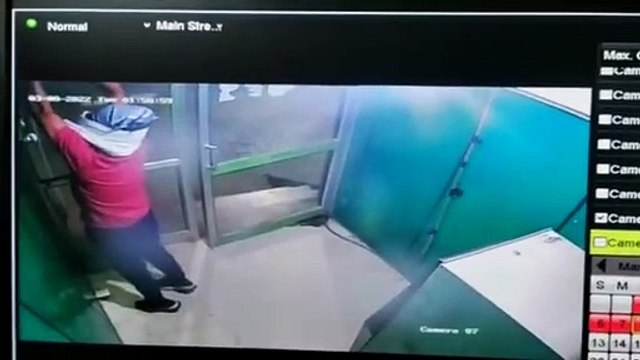 बदमाशों ने 22 मिनट में लूटा एटीएम, सीसीटीवी में कैद हुई वारदात, देखिए वीडियो...