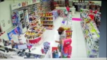 Vídeo mostra homem realizando assalto em farmácia no Centro de Cascavel