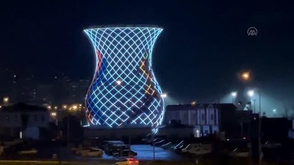 "Çay Bardağı Kulesi" Kadınlar Günü dolayısıyla aydınlatıldı
