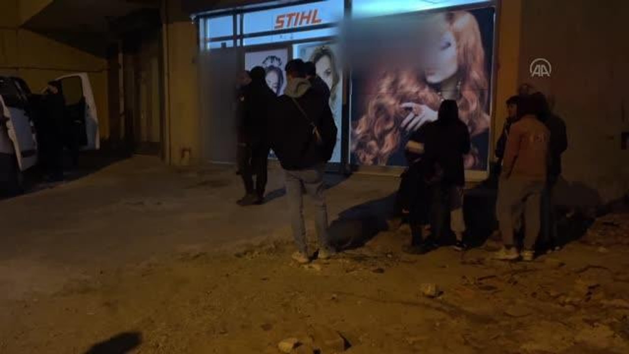 Boşanmak istediği eşi tarafından bıçaklanan kadın öldü