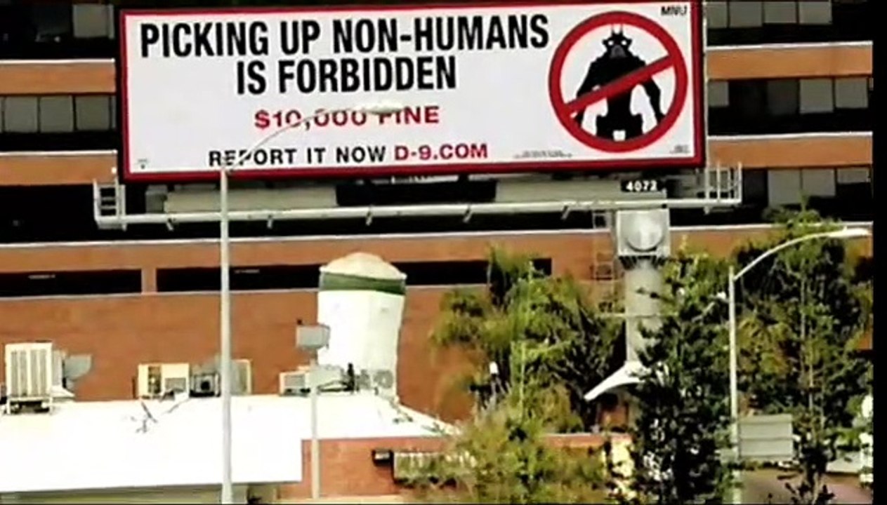 District 9 Trailer (3) DF