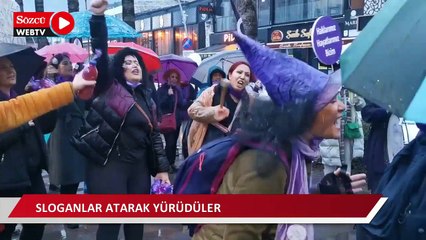 Feminist kadınlardan gece yürüyüşünde davullu süpürgeli isyan
