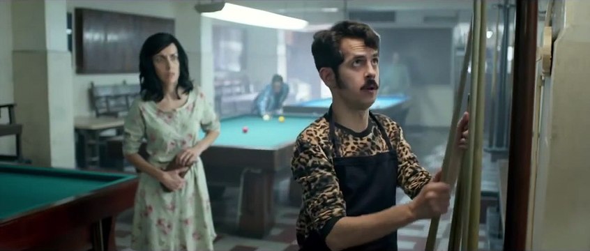 Elvira, Te Daría Mi Vida Pero la Estoy Usando Trailer OV