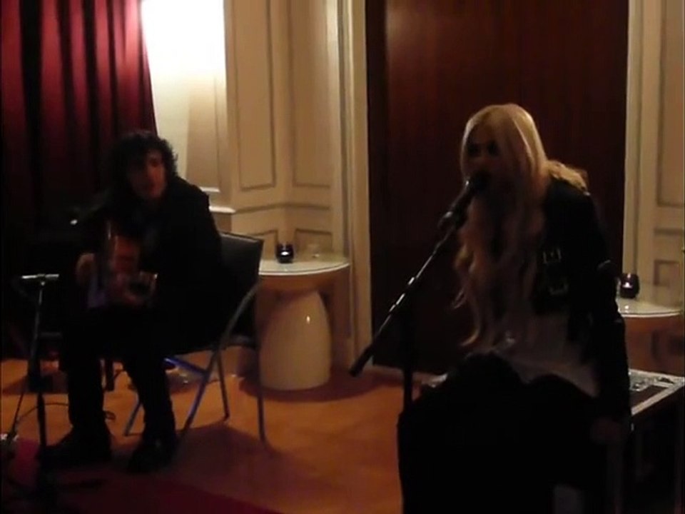 Taylor Momsen Showcase  Paris reprise Oasis