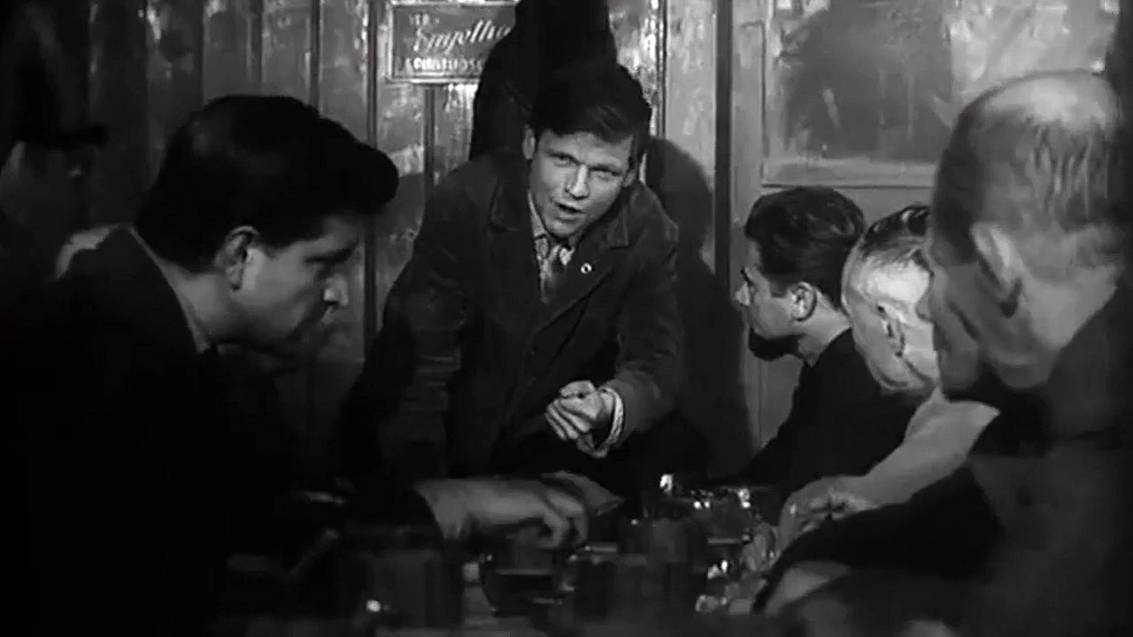 Flucht nach Berlin Trailer DF