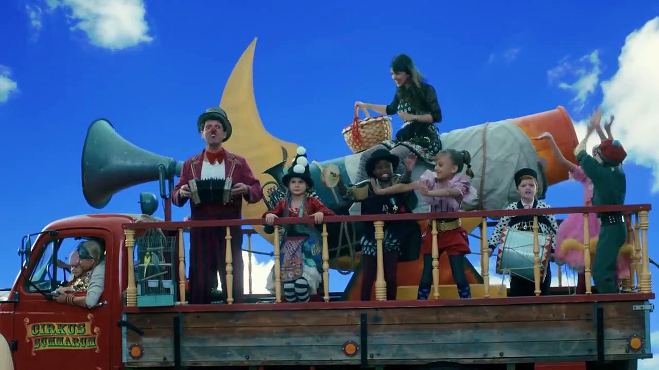 What A Circus! Trailer OV