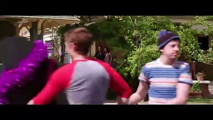 Bad Neighbors Trailer DF