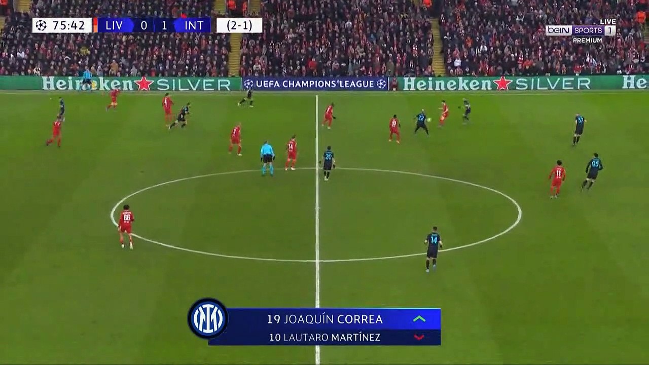 القائم يمنع محمد صلاح من هدف في مباراة ليفربول وانتر ميلان - بطولات
