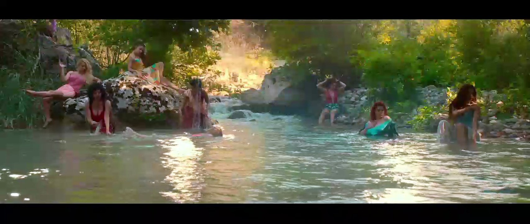 Uzaklarda Arama Trailer OV