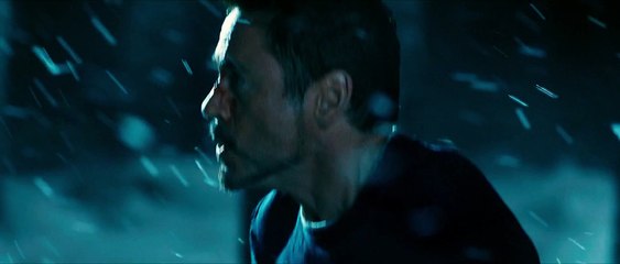 Intern. Spot mit Pepper im Anzug - Englisch