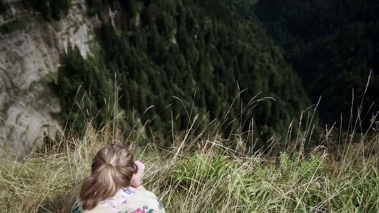Das Mädchen Vom Änziloch Trailer DF
