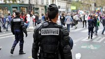 Obligation vaccinale en France : des gendarmes  manifestent et se rebellent.