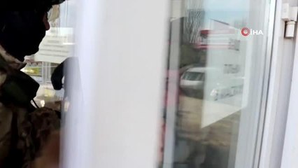 Rus askerleri, Ukrayna'daki televizyon kanallarını ve radyoları ele geçirmeye başladı