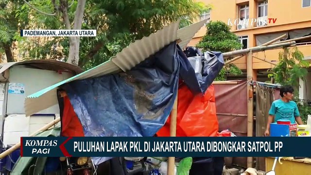Ganggu Akses Pejalan Kaki, Satpol PP Bongkar 25 Lapak Pedagang Kaki Lima di Jakarta Utara!