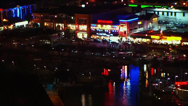 Let's be Cops - Die Party Bullen Trailer (3) OV