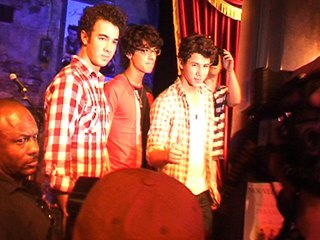 100% hystérie avec les Jonas Brothers à Paris !