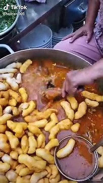 Chàng trai vào quán bánh canh 300 ngàn gọi tô bánh canh 30 ngàn