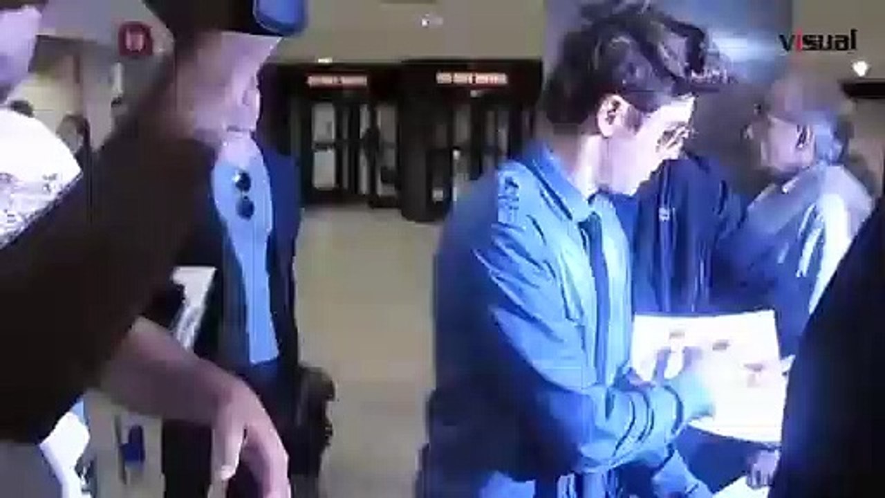 Zac Efron à l'aéroport