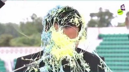 Zapping hebdo 17/06 : Cyril Hanouna décoré pour Roland Garros !