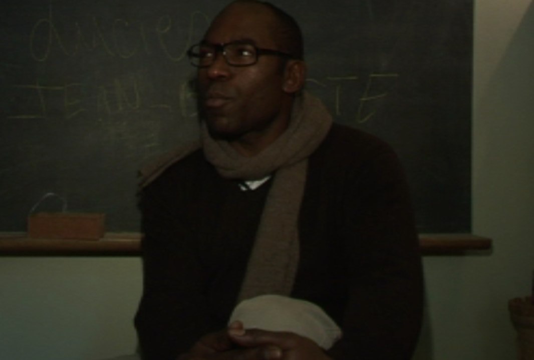 Lucien Jean-Bapiste et son nounours