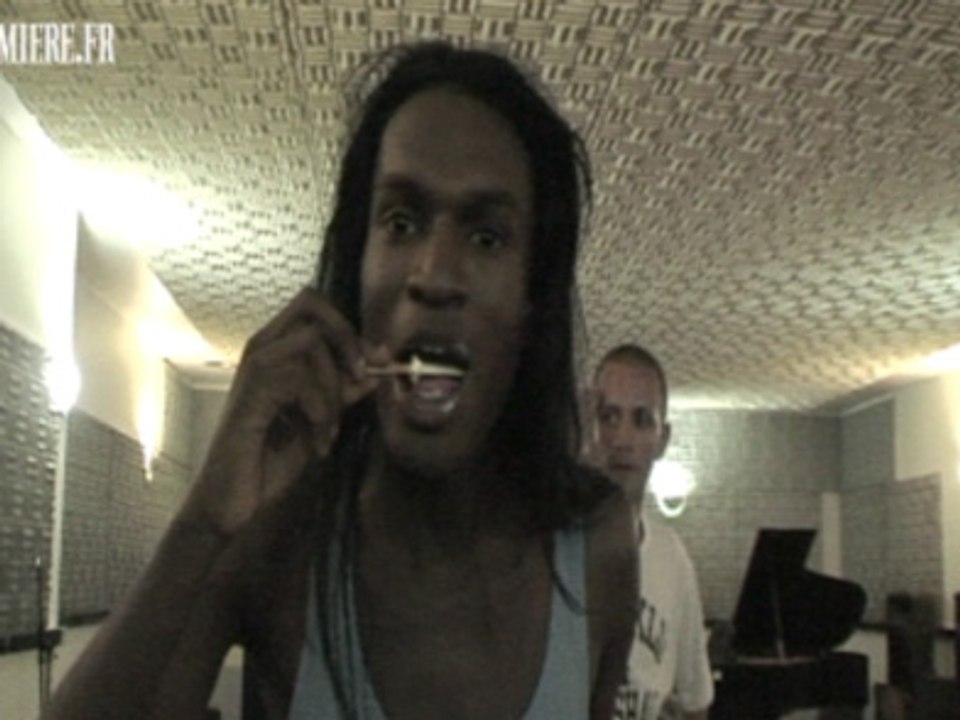 Fx de Secret Story 3 : "Je suis un artiste : je m’habille, je danse et maintenant je chante !"