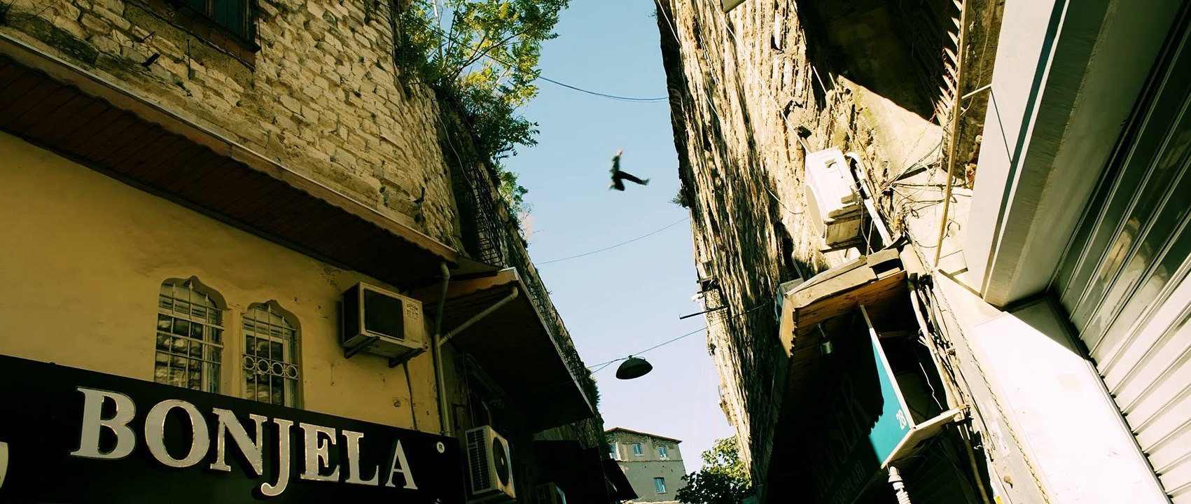 Tschiller: Off Duty Trailer DF