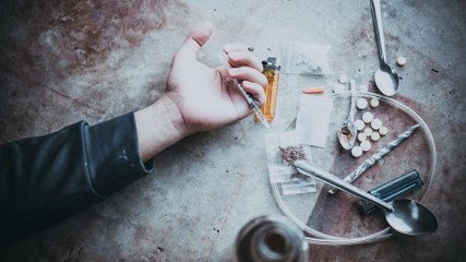 Uyuşturucuyu demir pimin içine sakladı, yine de polisten kaçamadı