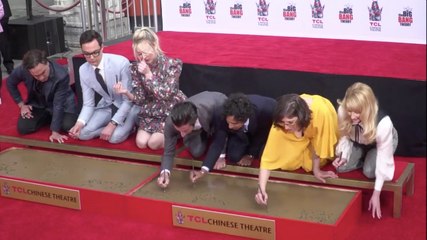 The Big Bang Theory (NRJ12) : les acteurs laissent leurs empreintes à Hollywood