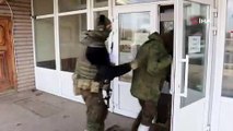Rus askerleri TV kanallarını ve radyoları ele geçirmeye başladı
