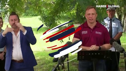 Basın toplantısı sırasında üzerine kuş pisledi