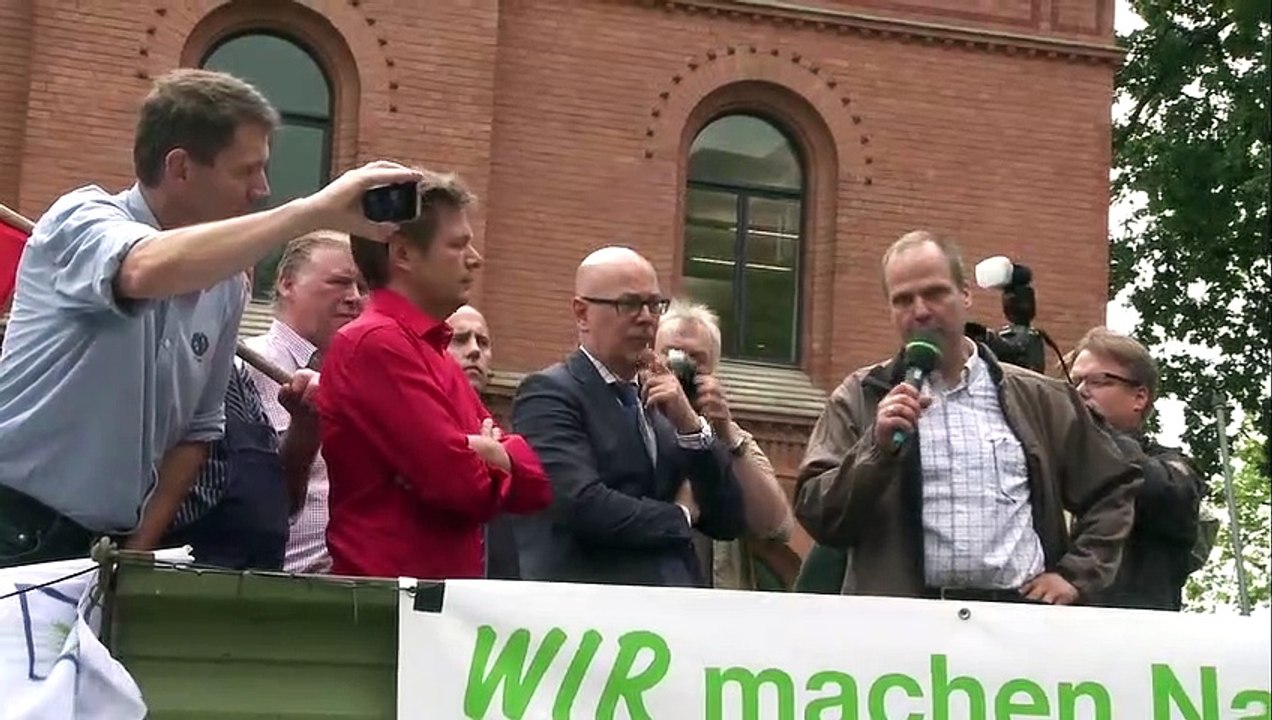 Following Habeck Trailer DF