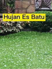 Hujan es batu dan angin kencang di Surabaya