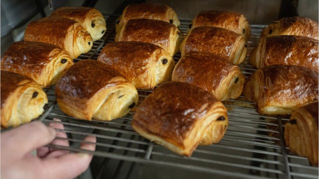 Dans cette boulangerie, pain au chocolat et chocolatine ne sont pas affichés au même prix