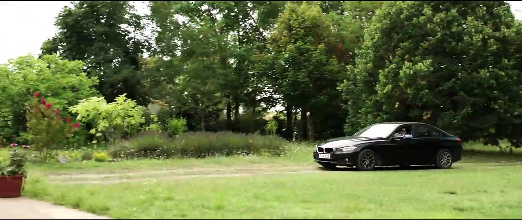 Im Sommer wohnt er unten Trailer DF