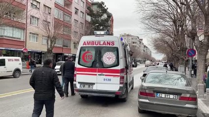 Anne ve kızına sokak ortasında bıçaklı saldırı