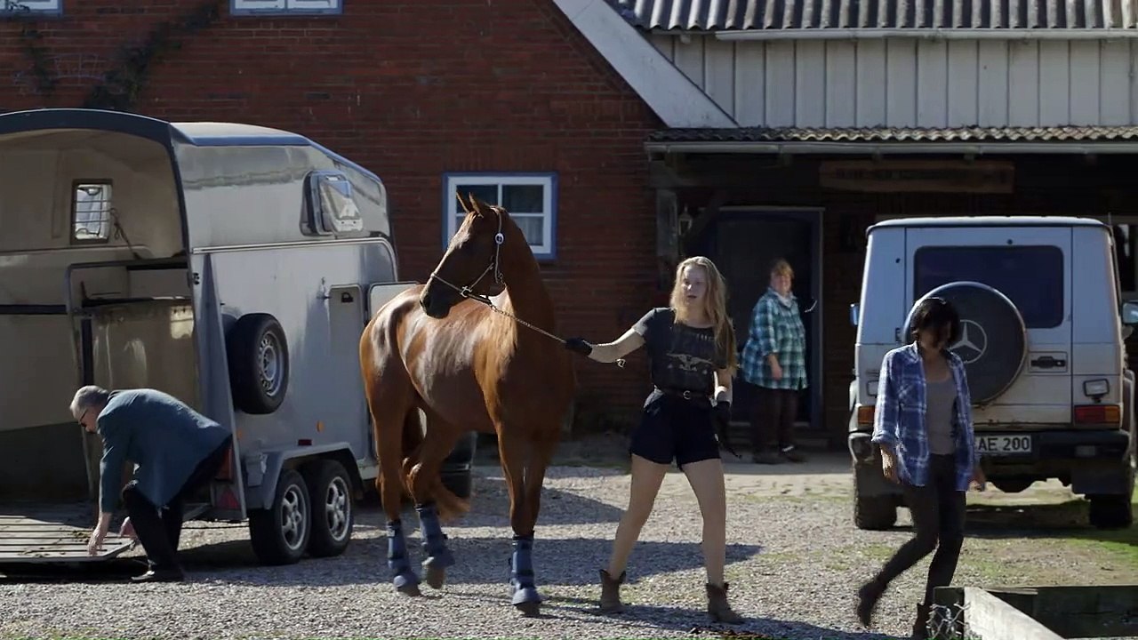 Von Mädchen und Pferden Trailer DF