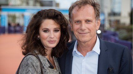 GALA VIDEO - Charles Berling : qui est Pauline Cheviller (Balthazar), sa compagne de 31 ans sa cadette ?