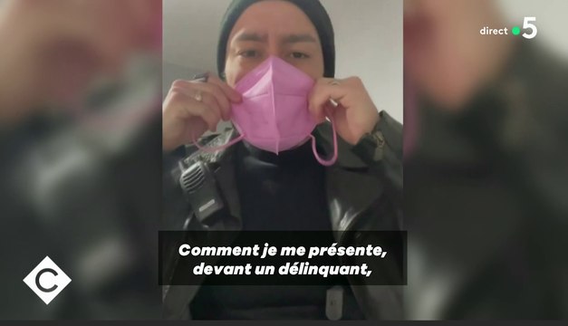 Zapping du 20/01 : En colère, les policiers italiens refusent de porter des masques... roses