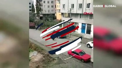 Rize'de bir çocuk köpeklerden kaçabilmek için kepenklere böyle tırmandı