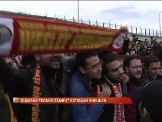 Suasana tegang sambut ketibaan Sneijder